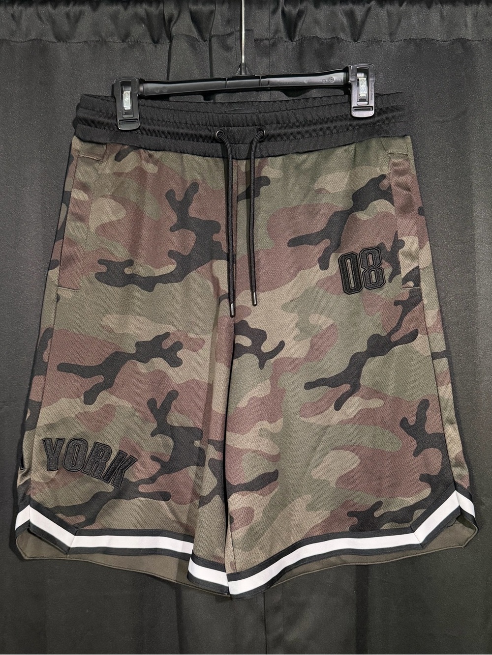 H&M Men’s Camouflage Athletic Shorts in Green and Brown